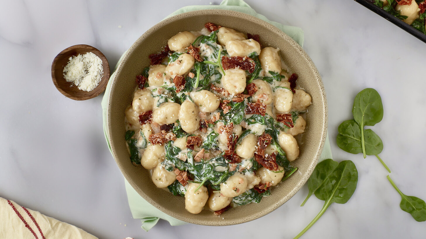 Gnocchi z wędzonym tofu, szpinakiem i suszonymi pomidorami