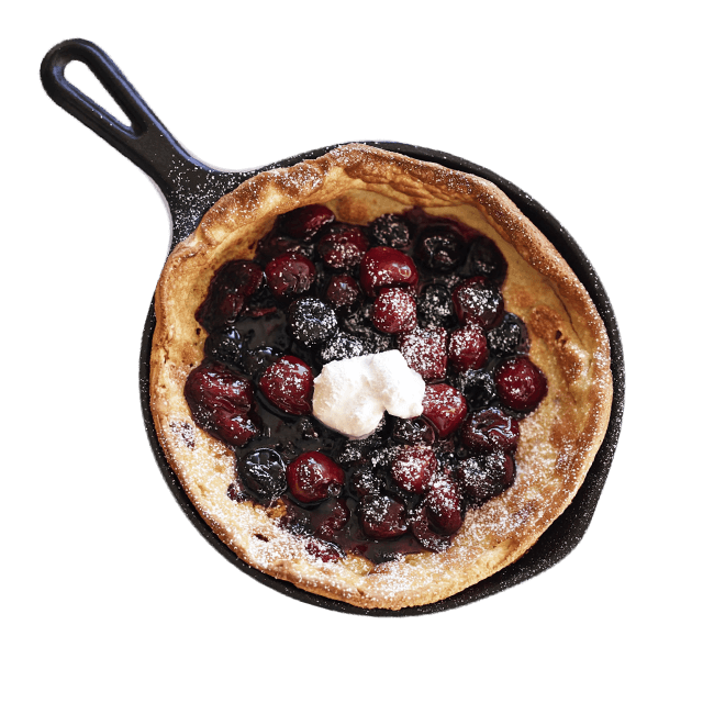 Dutch baby z duszonymi wiśniami i skyrem