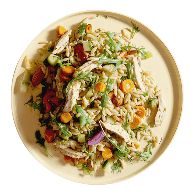 Makaron orzo z pieczoną marchewką i kurczakiem