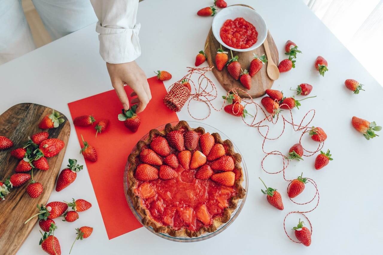 Fit przepisy z truskawkami – 30 pomysłów od dietetyków